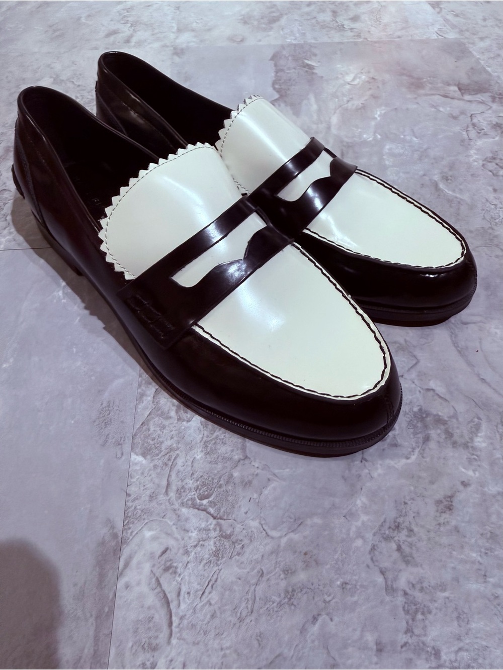Marc Fisher Hamilton Elaine Penny Loafers Preppy Black White Leather Women's 7.5
